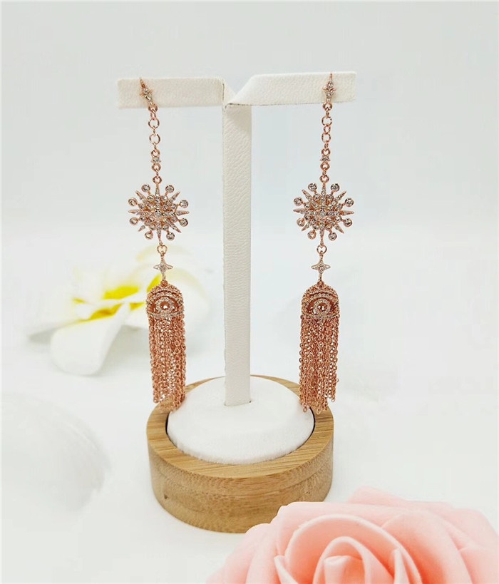 Royal Court Tassel Earring.jpg Royal Court Tassel Earring.jpg