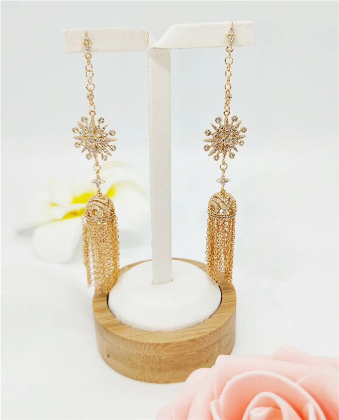 Royal Court Tassel Earring.jpg Royal Court Tassel Earring.jpg